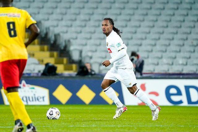  蒙彼利埃高空轰炸奏效，头球接力打破僵局