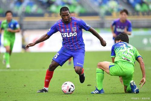  阿雅克肖快速反击犀利，瞬间突袭打乱对手部署