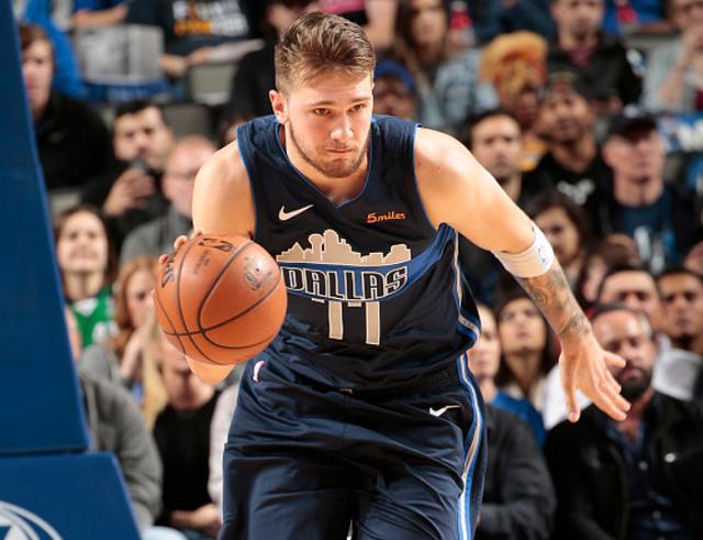  东契奇三双惊艳全场，独行侠力克西部劲旅