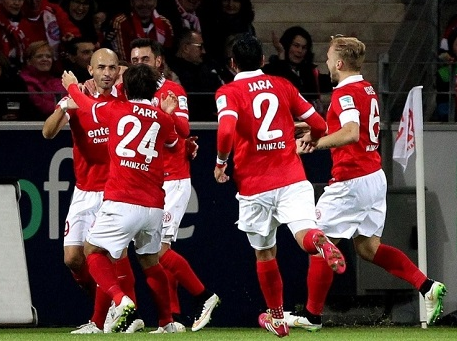  奥格斯堡锋无力困境难破，德甲连续三轮颗粒无收  