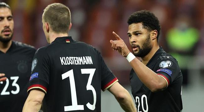  维罗纳边路快马突破传中制造致胜球